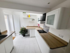 Modern 3-bedroom home with lovely garden
